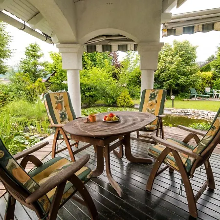 Alloggio in famiglia Lovely With Barbecue Terrace And Free Parking On Premises