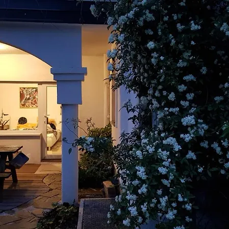 Lovely With Barbecue Terrace And Free Parking On Premises Alloggio in famiglia *